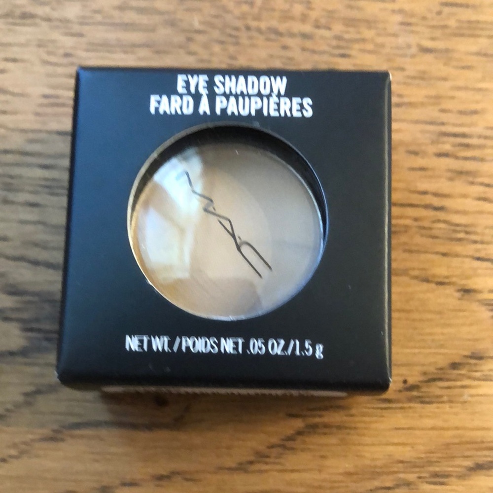 Omega Matte Eye Shadow - Black